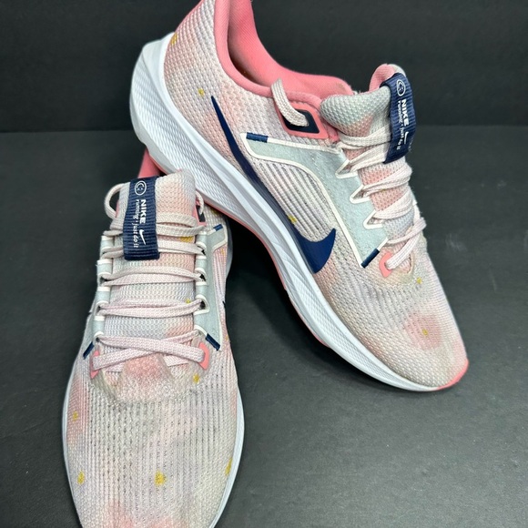 Nike Women's Pink and White Running Shoes size 8 pre owned Exellent condition - Picture 2 of 6